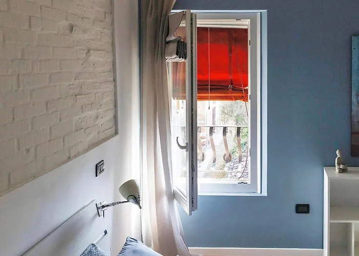 The New Place アパート